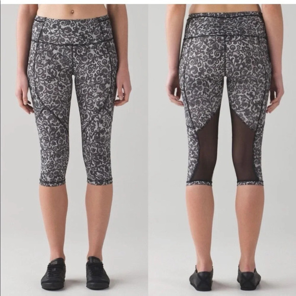 Lululemon leggings size 4 Outrun 17" Crop‎ in Mini Cinder Lace White Black - Picture 1 of 16